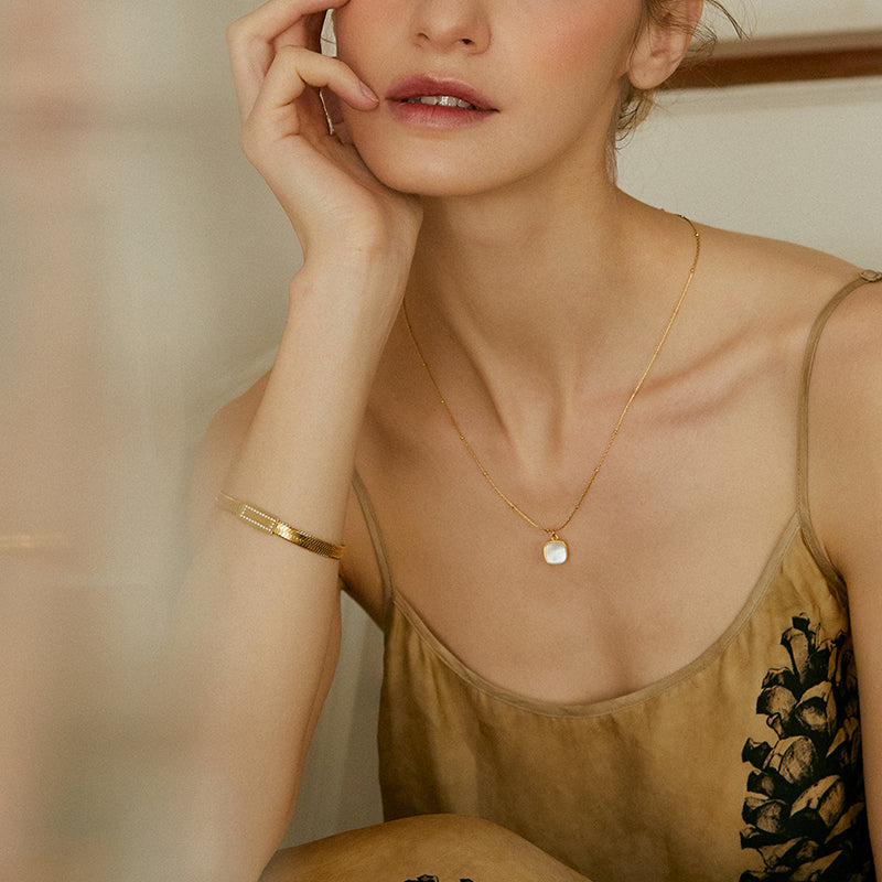 Alexandra Jewels - Mother-of-pearl